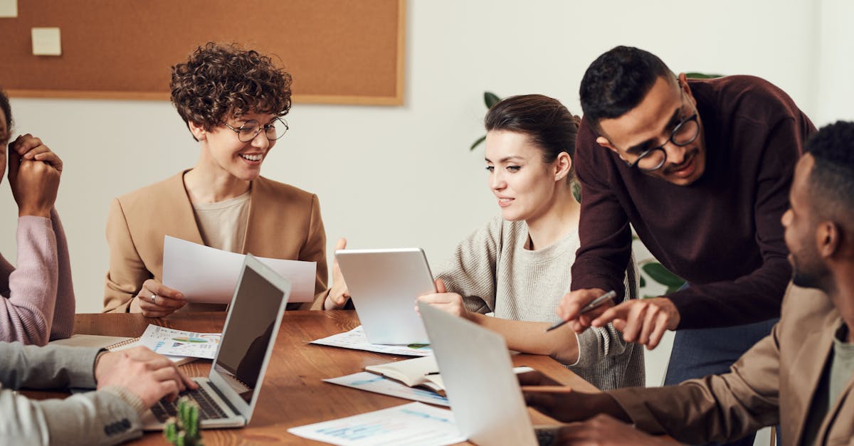 découvrez les différentes options de carriÚre qui s'offrent à vous. explorez des chemins professionnels variés, des conseils pour choisir votre voie, et des informations sur les compétences requises pour réussir dans votre domaine de prédilection.