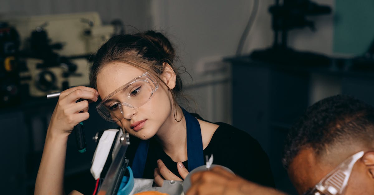 Descubre las prácticas: una excelente oportunidad para combinar teoría y práctica mientras adquieres competencias profesionales reconocidas. Explora cómo este dinámico método educativo puede impulsar tu carrera y prepararte para el mundo laboral.