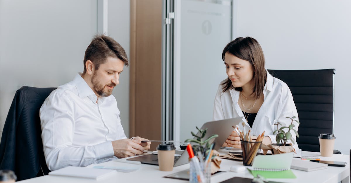 Discover the essential role of a site manager: the digital architect who oversees the management and optimization of websites, ensuring a smooth and efficient user experience.