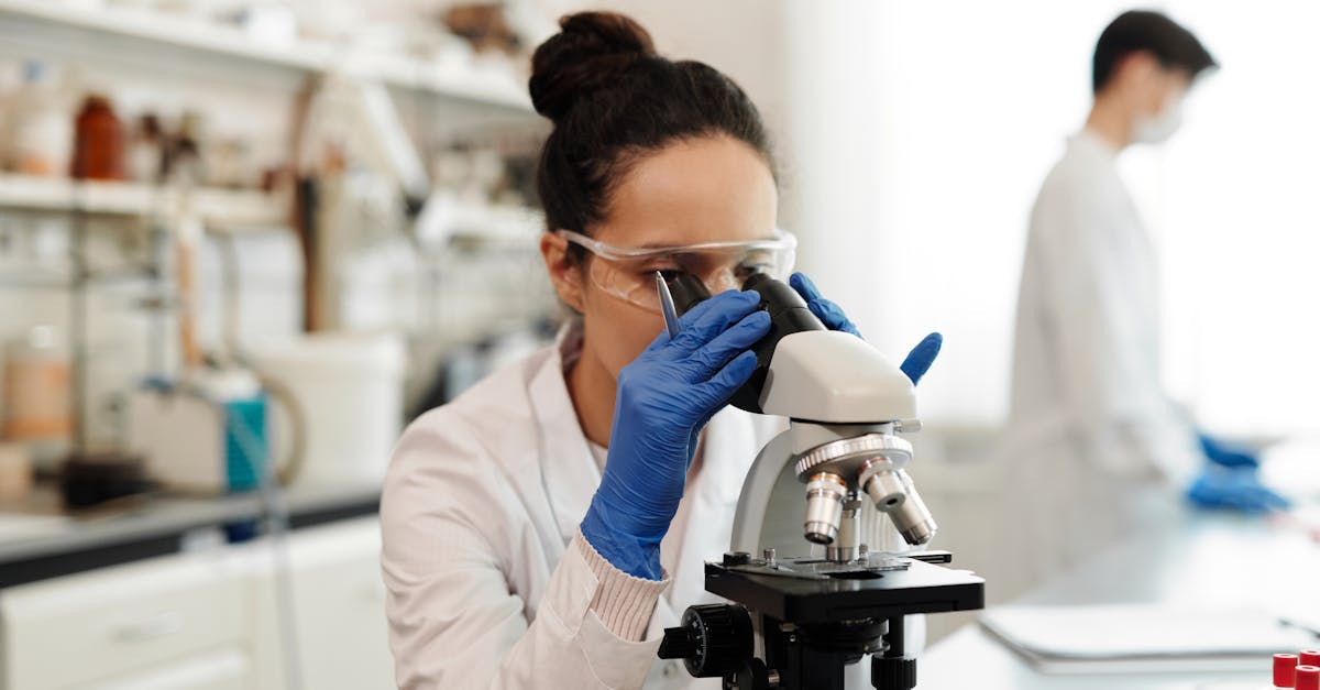 This path, although less traditional, offers many prospects for the future. The demand for biotechnology experts has continued to increase over the years, particularly with the emergence of new therapies and innovations. Some opt for a career in research, either in public laboratories or in private industry, collaborating with players like Ipsen or Genzyme. Others choose to become technicians or project managers in industry, at the crossroads between science and management. The sector also offers the opportunity to join engineering schools or universities to continue with a master's or doctorate. The current trend shows that biotechnology, of which medicine is a part, will always be at the center of societal issues, particularly for health and the environment. Moreover, this specialization offers the flexibility to work in different sectors, whether in vaccine production or regulation of the biotech sector. Finally, with the growing interest in personalized medicine, professionals graduating from the BTS Biotechnologies will have a head start in contributing to these innovations. The key to success in this field is to remain curious and continue learning throughout your career.