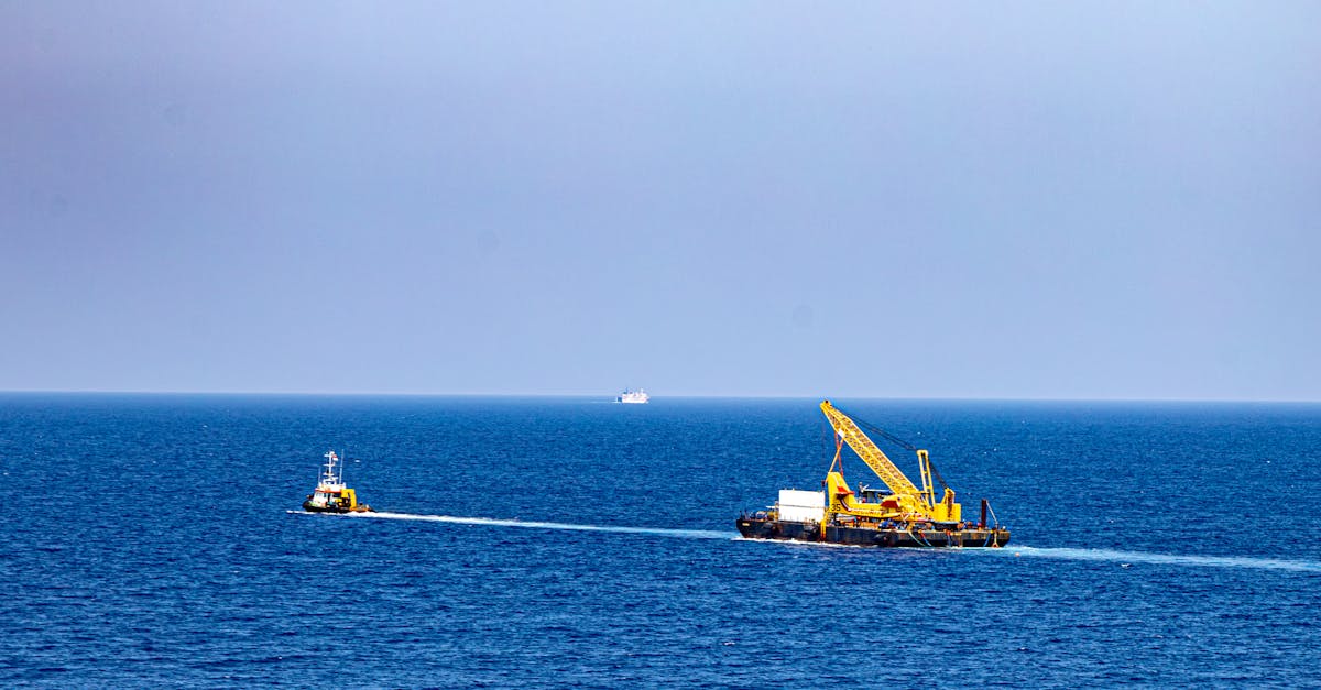 It's not always easy to navigate a structural work estimate. However, this step is essential to avoid being ripped off and to ensure the project stays within budget. A clear, transparent, and detailed estimate is the best guarantee of trust. In 2025, the trend is toward Transparent Estimates, meaning that each item must be justified and understandable. But how can you avoid getting lost? The first step is to carefully analyze each section: estimates often include a list of work items with their quantity, unit, unit price, and total amount. These elements are presented in the form of easy-to-analyze tables. Next, you need to check whether the prices are reasonable, using tools such as unit price breakdowns. If a line in the estimate seems exaggerated, it's time to question the craftsman or contractor. When reading the estimate, you should also pay attention to the consistency of the quantities with the site inventory and specifications. The more transparent and precise the formula is, the better. In 2025, mastering this step will be key to a successful DevisBat. We also recommend using concrete examples, such as comparing multiple quotes, to refine your judgment.