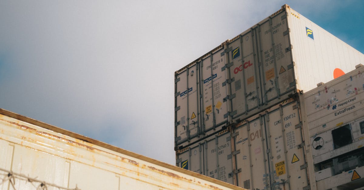 Узнайте, как экспедитор облегчает управление и доставку ваших товаров по всему миру. Воспользуйтесь персонализированным обслуживанием и экспертными знаниями в области логистики, чтобы оптимизировать ваши расходы и сроки доставки.