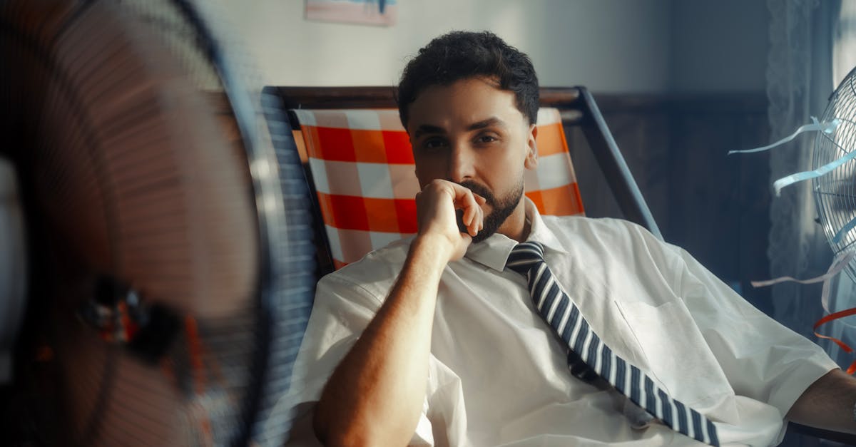 Ce este mai exact asigurarea de răspundere civilă profesională? Pe scurt, este capacitatea persoanei responsabile de o activitate de a repara daunele pe care le-ar fi putut cauza altora în cursul activității sale. Simplu spus, dacă un incident legat de activitatea dumneavoastră provoacă daune unei terțe părți sau proprietății acesteia, sunteți răspunzător.