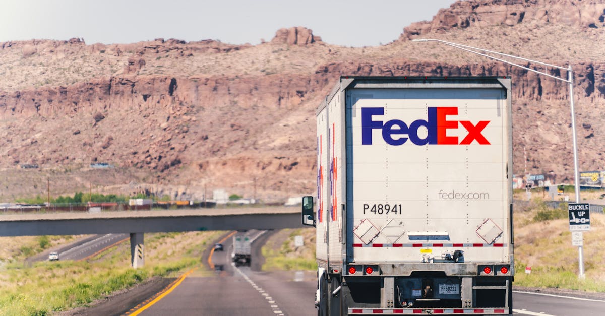 这些确保每个阶段顺利运营的参与者是谁？从制造到交付，他们都在这个系统中扮演着至关重要的角色，在这个系统中，任何一个错误都可能代价高昂。