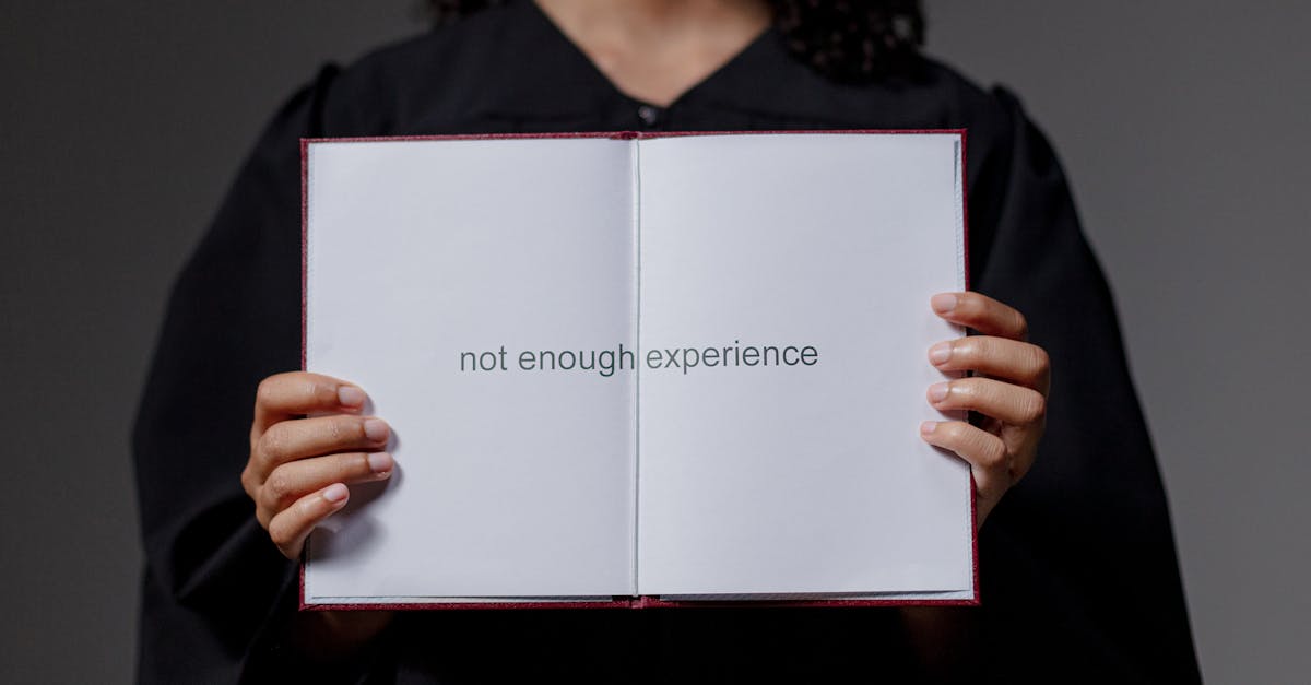 Освоив управление, нельзя сдаваться. Непрерывное развитие необходимо для сохранения конкурентоспособности. Экономическая демократия требует быть в курсе новых тенденций и инноваций. Сегодня существует широкий спектр ресурсов для непрерывного обучения: специализированные блоги, вебинары, конференции и даже короткие обучающие курсы.